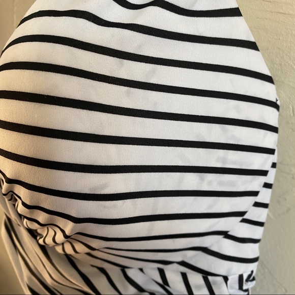 Victoria's Secret The Unforgettable One Piece Swimsuit - Picture 4 of 7